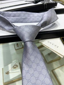 Gucci Mens GG Pattern Grey Silk Tie