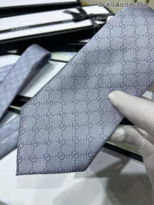 Gucci Mens GG Pattern Grey Silk Tie