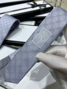 Gucci Mens GG Pattern Grey Silk Tie