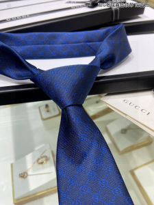 Gucci Mens GG Pattern Navy Blue Silk Tie