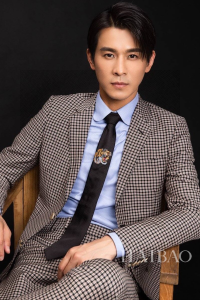 Gucci Mens Tiger Underknot Black Silk Tie