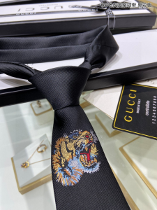 Gucci Mens Tiger Underknot Black Silk Tie