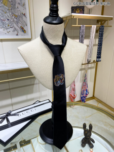 Gucci Mens Tiger Underknot Black Silk Tie