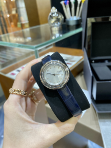 Piaget Possession Diamonds Quartz Lady Watch Navy Blue Leather 29MM Piaget Possession Diamonds Quartz Lady Watch Navy Blue Leather 29MM