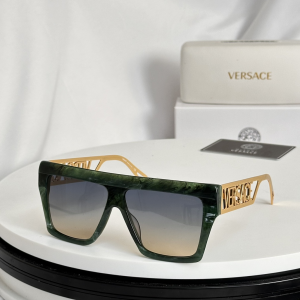 Versace Logo Metal Temple Square Luxury Eyewear Sunglasses VE4787 Green Versace Logo Metal Temple Square Luxury Eyewear Sunglasses VE4787 Green