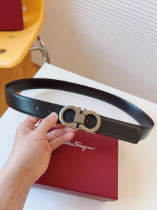 Ferragamo Gancini Buckle Reversible Black Shiny Leather Belt 35MM Ferragamo Gancini Buckle Reversible Black Shiny Leather Belt 35MM