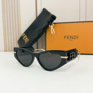 Fendi Logo Eyewear Sunglasses FE40121 Black Fendi Logo Eyewear Sunglasses FE40121 Black