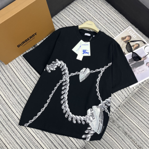 Burberry Shield Hardware Crewneck Cotton T Shirt Black Burberry Shield Hardware Crewneck Cotton T Shirt Black