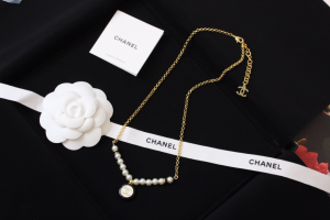 Chanel CC Round Glass Pearls Necklaces