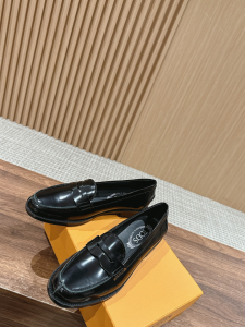 Tods Black Semi Glossy Brushed Leather Penny Loafers Tods Black Semi Glossy Brushed Leather Penny Loafers