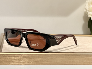 Prada Triangle Logo Tortoise Emerald Eyewear Sunglasses SPR09Z Burgundy Black Prada Triangle Logo Tortoise Emerald Eyewear Sunglasses SPR09Z Burgundy Black
