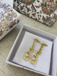 Dior 30 Montaigne Jolie Earrings Gold