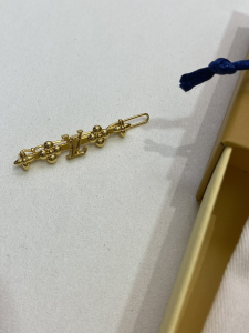 Louis Vuitton LV Hair Clip Gold