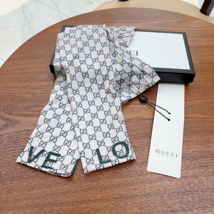 Gucci GG Silk Long Fingerless Gloves Green