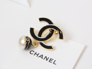 Chanel Black CC Logo Brooch with Pearl