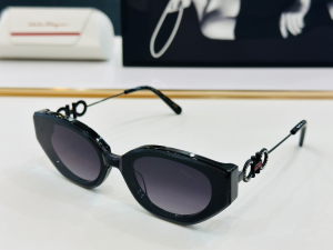 Ferragamo Gancini Cat Eye Eyewear Sunglasses SF3514 Black Ferragamo Gancini Cat Eye Eyewear Sunglasses SF3514 Black