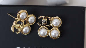 Chanel CC Logo Pearls Earrings