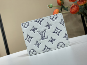 Louis Vuitton Multiple White Taurillon Leather Wallet Louis Vuitton Multiple White Taurillon Leather Wallet