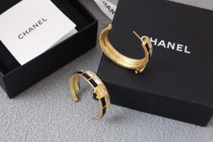 Chanel CC Earrings Black White