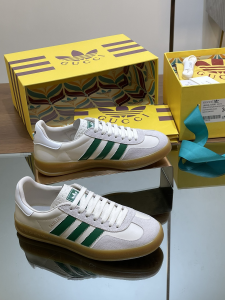 Adidas Gazelle Indoor Foot Industry Suede and Calf Leather Sneakers Off White Green Adidas Gazelle Indoor Foot Industry Suede and Calf Leather Sneakers Off White Green