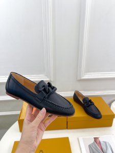 Tods Calf Leather Whipstitch Chain Slip On Loafers Black Tods Calf Leather Whipstitch Chain Slip On Loafers Black