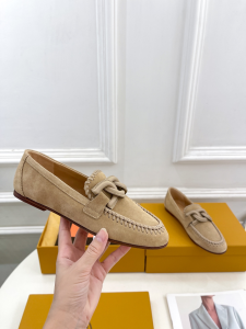 Tods Suede Leather Whipstitch Chain Slip On Loafers Beige Tods Suede Leather Whipstitch Chain Slip On Loafers Beige