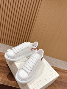 Alexander McQueen Oversized Larry Leather Sneakers White Silver Alexander McQueen Oversized Larry Leather Sneakers White Silver