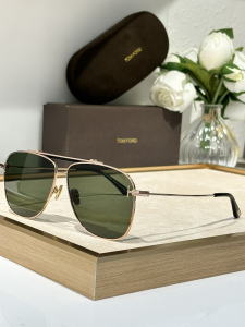 Tom Ford Jaden Polarized Navigator Eyewear Sunglasses TF1017 Green Tom Ford Jaden Polarized Navigator Eyewear Sunglasses TF1017 Green