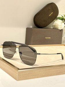 Tom Ford Jaden Polarized Navigator Eyewear Sunglasses TF1017 Navy Blue Tom Ford Jaden Polarized Navigator Eyewear Sunglasses TF1017 Navy Blue