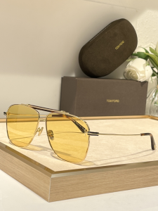 Tom Ford Jaden Polarized Navigator Eyewear Sunglasses TF1017 Yellow Tom Ford Jaden Polarized Navigator Eyewear Sunglasses TF1017 Yellow