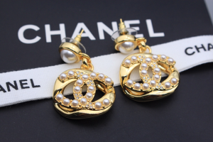 Chanel Pearls CC Logo Earrings Gold