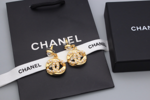 Chanel Pearls CC Logo Earrings Gold