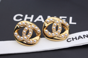 Chanel Pearls CC Logo Earrings Gold