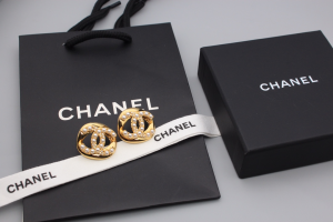 Chanel Pearls CC Logo Earrings Gold