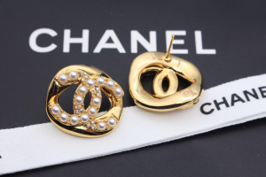 Chanel Pearls CC Logo Earrings Gold