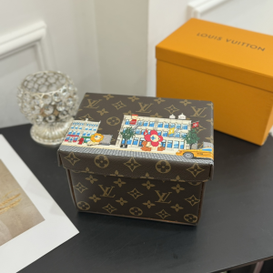 Louis Vuitton Monogram Canvas Vivienne Balloon Cardboard Box Louis Vuitton Monogram Canvas Vivienne Balloon Cardboard Box