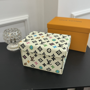 Louis Vuitton White Monogram Canvas Vivienne Balloon Cardboard Box Louis Vuitton White Monogram Canvas Vivienne Balloon Cardboard Box