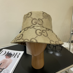 Gucci Beige Jumbo GG Canavs Bucket Cap Hat