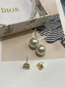 Dior Tribales Pearls Earrings