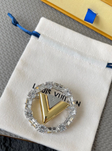 Louis Vuitton V For Crystal Brooch