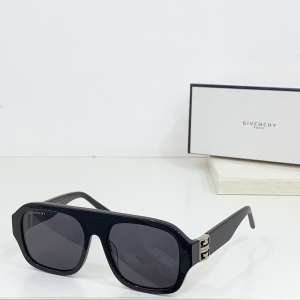 Givenchy 4G Emblem Square Eyewear Sunglasses GV40007U Black Givenchy 4G Emblem Square Eyewear Sunglasses GV40007U Black