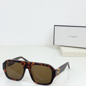 Givenchy 4G Emblem Square Eyewear Sunglasses GV40007U Brown Givenchy 4G Emblem Square Eyewear Sunglasses GV40007U Brown