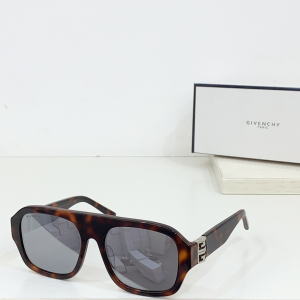 Givenchy 4G Emblem Square Eyewear Sunglasses GV40007U Brown Givenchy 4G Emblem Square Eyewear Sunglasses GV40007U Brown