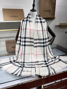Burberry Check Woll Silk Scarf White Burberry Check Woll Silk Scarf White