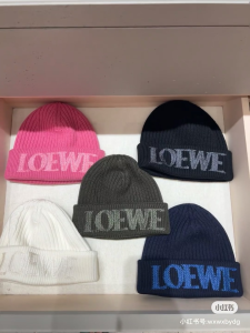 Loewe Logo Knitted Wool Beanie Pink