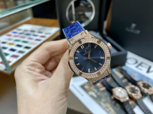Hublot Classic Fusion Quartz Diamonds Watch Yellow Gold Blue 33MM Hublot Classic Fusion Quartz Diamonds Watch Yellow Gold Blue 33MM