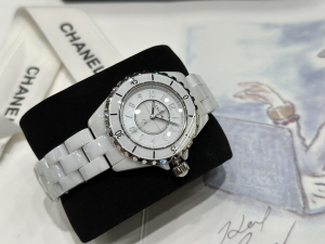 Chanel J12 Ceramic Quartz Watch White 33MM Chanel J12 Ceramic Quartz Watch White 33MM