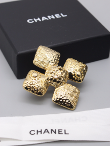 Chanel Gold Metal CC Cocomark Brooch