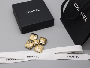 Chanel Gold Metal CC Cocomark Brooch