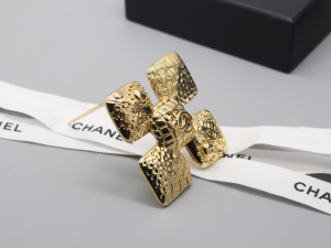 Chanel Gold Metal CC Cocomark Brooch